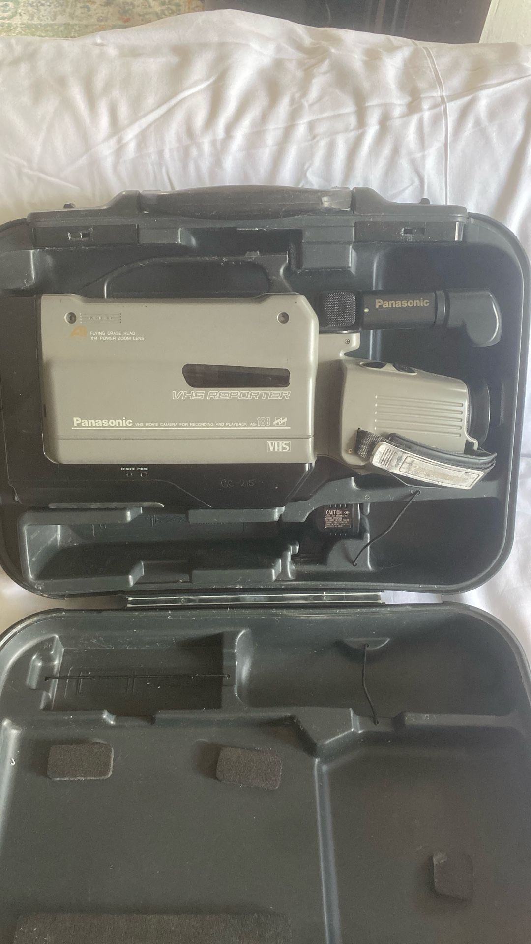 Panasonic AG-188 VHS Reporter & Case