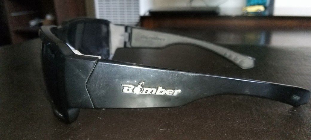 🕶️ Bomber Sunglasses Black Boogie Bomb Polarized Floating Smoke BG103
