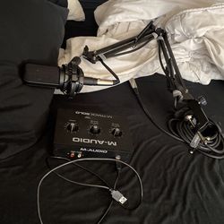 At4040 With Amp And Mic Stand