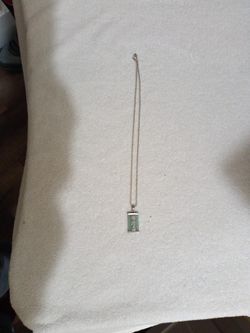 jade pendant necklace 