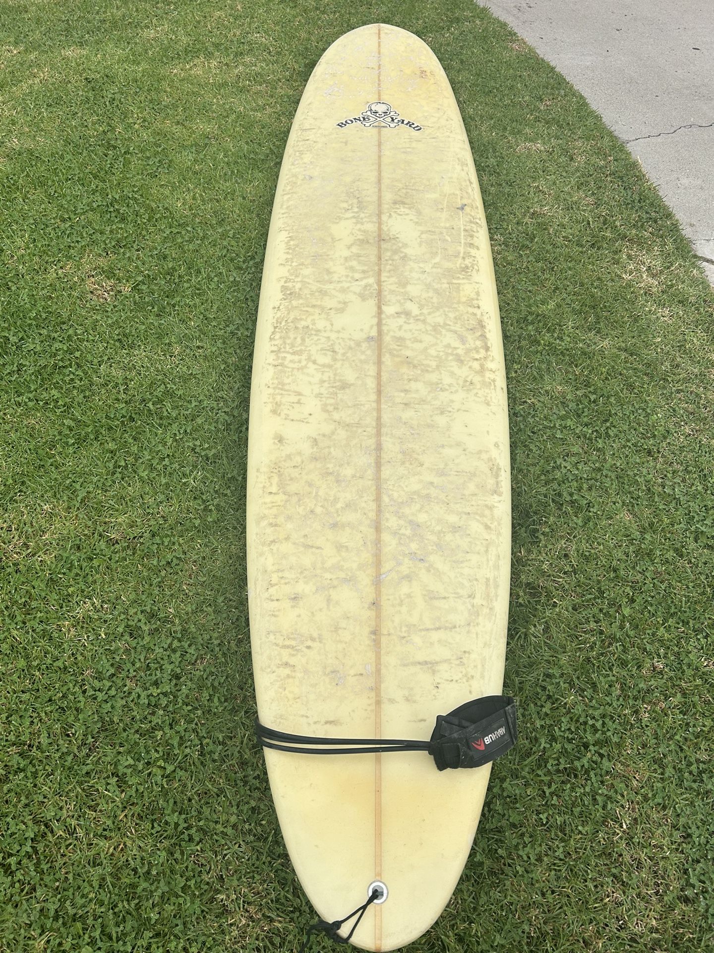 9‘0“ Surfboard , too wet suits and soft racks