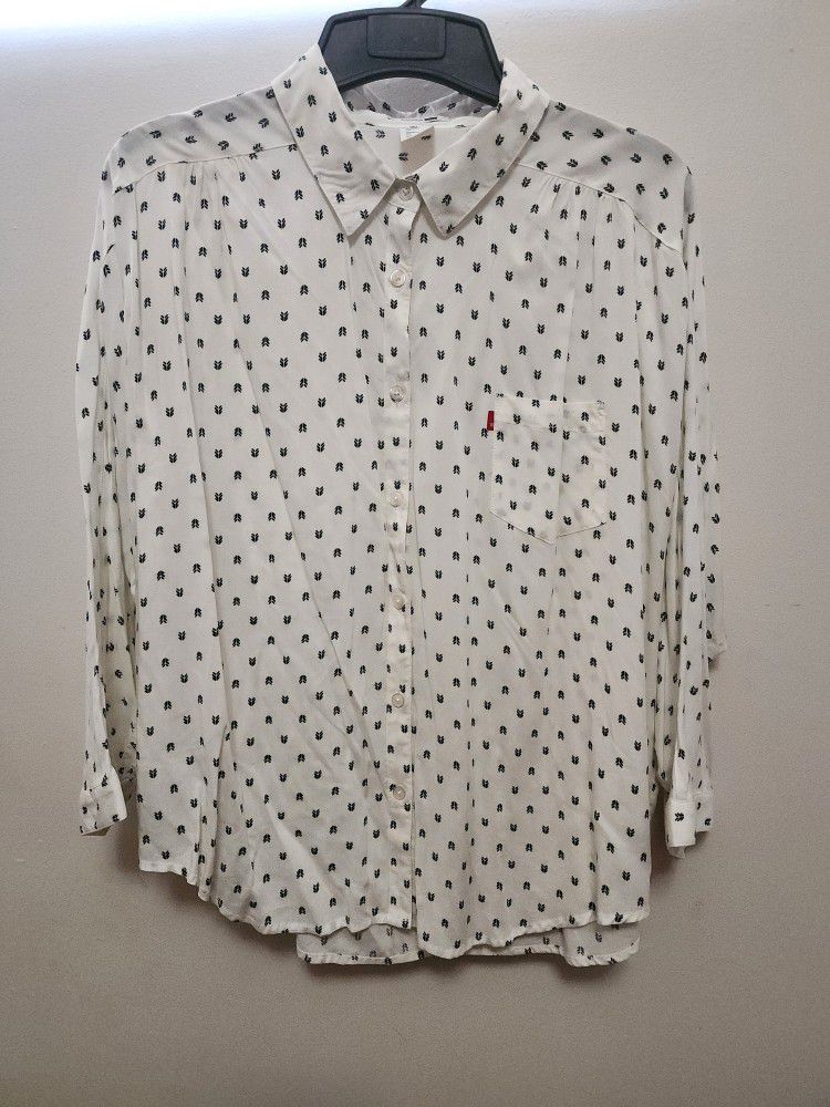 Woman's Levi's Button Shirt 