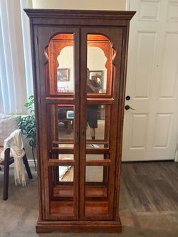 Vintage Cabinet 2 Doors & Light (Hesperia Ca)