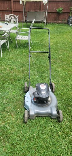 Craftsman 21" Push Side Discharge Lawn Mower (New spark pkug and recent oil change)