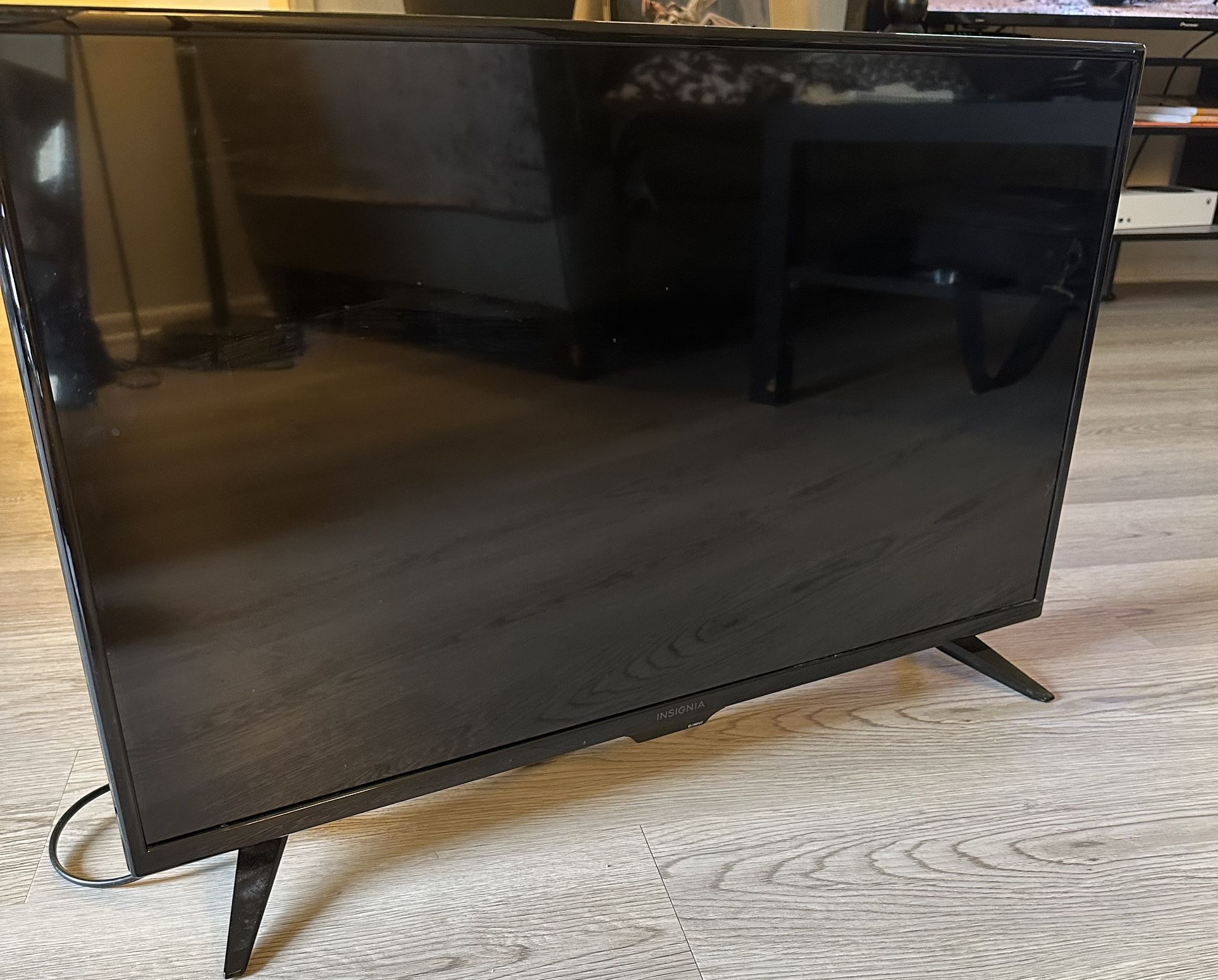 TV 32 Inches, Insignia, Used - Works Well