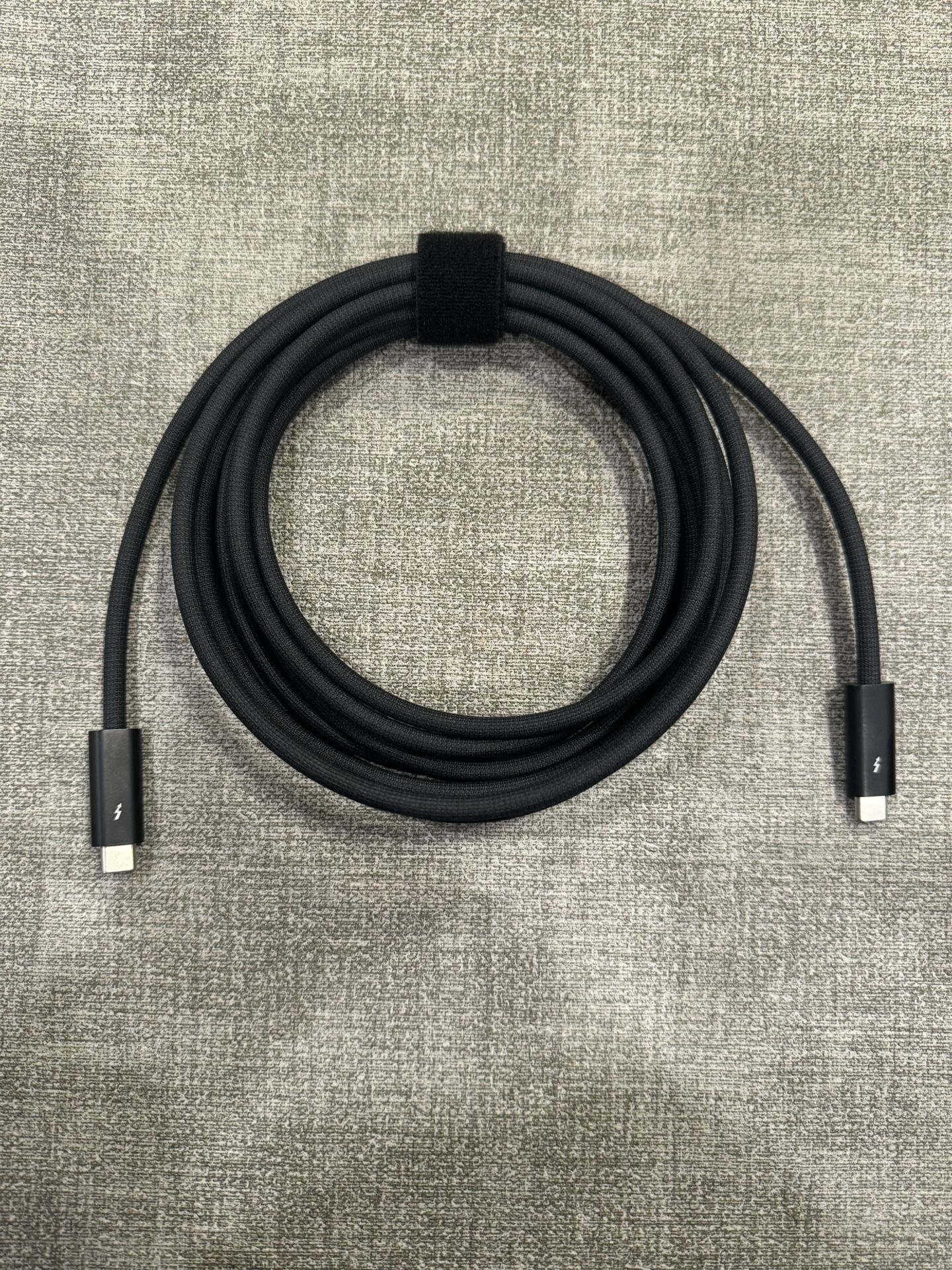 Apple Thunderbolt 4 USB-C Cable (3 Meter, 9 ft)