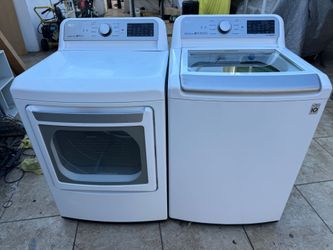 LG WHITE EXTRA LARGE TOP LOAD WASHER AND GAS DRYER