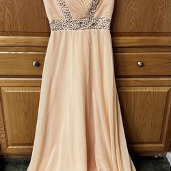 Formal Gowns Prom Dresses. NEW. Size 6 & 8. Color Is PEACH. READ DESCRIPTION. Milford/Greenwood, DE