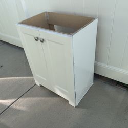 White Bathroom Sink Vanity/Cabinet