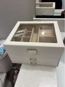 Jewelry box