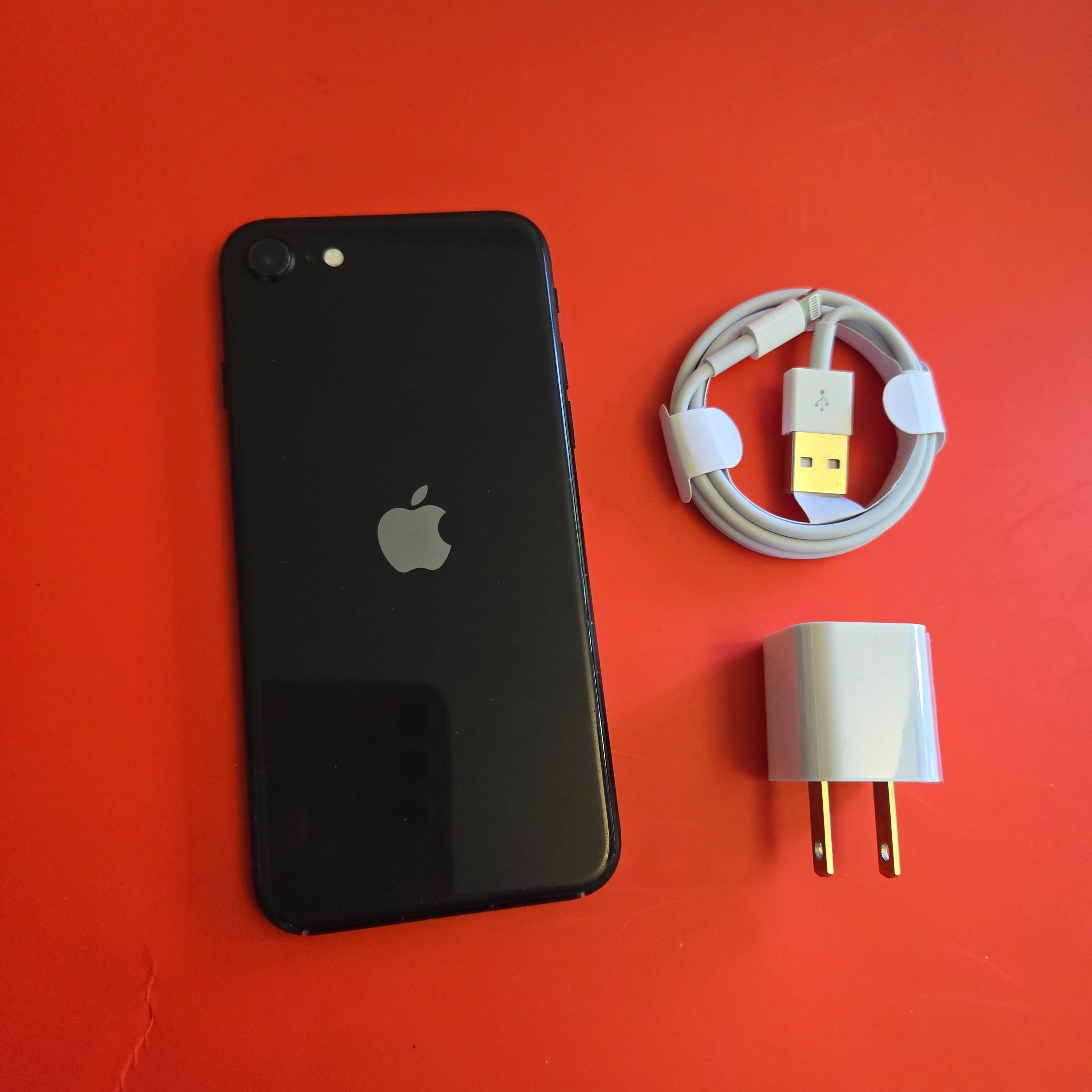 Apple iPhone SE 2020 (2nd gen) UNLOCKED Like New