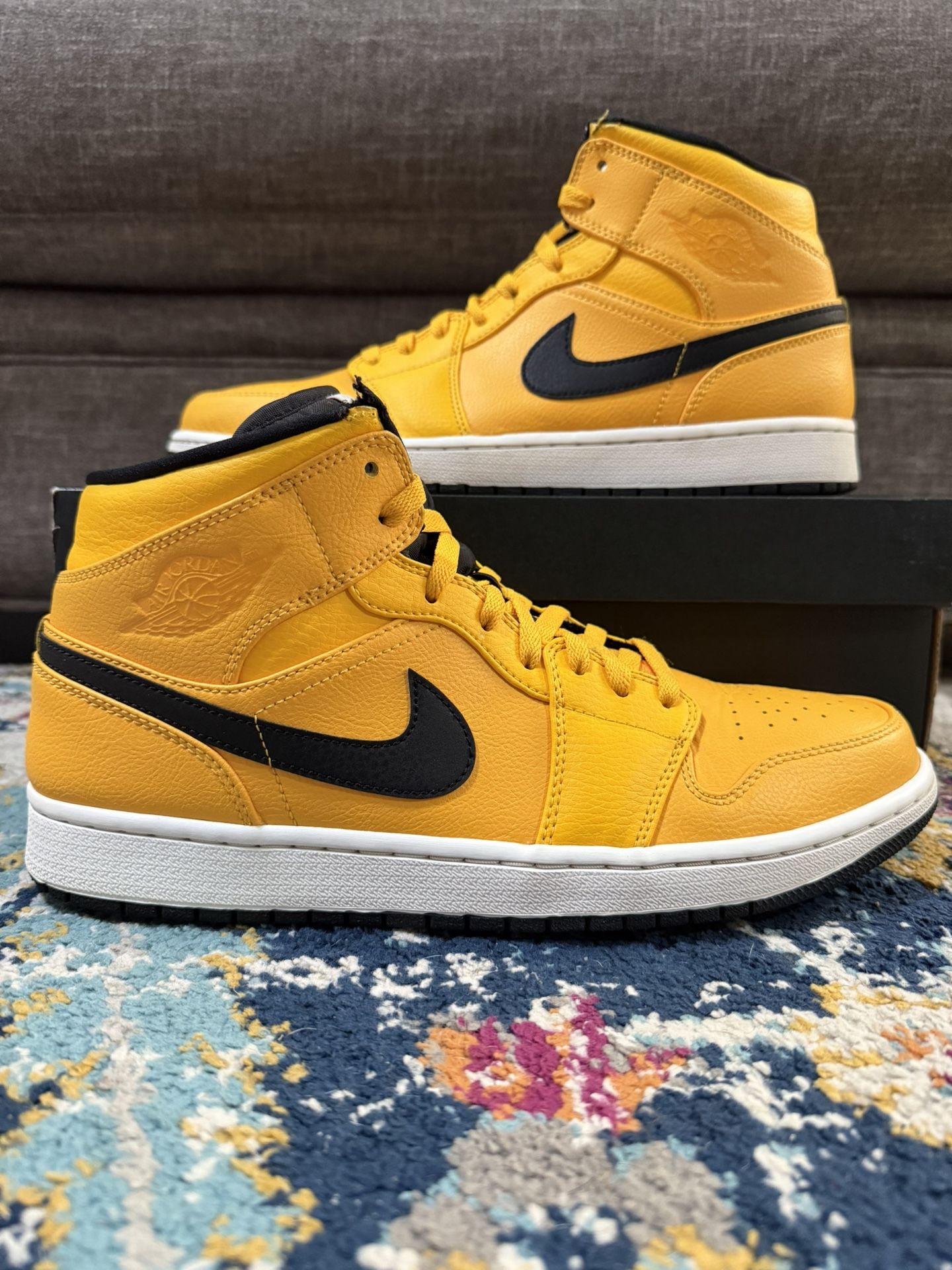 Nike Air Jordan 1 Mid “University Gold”