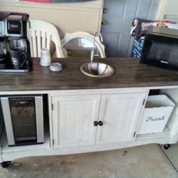 Fully Self-contained Kitchenette 