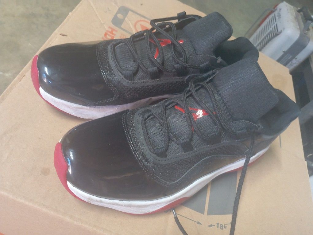 JORDAN 11 , SIZE 9