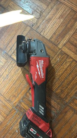 Milwaukee M18 Cordless Angle Grinder with Battery