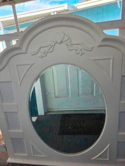 Good Condition 
Beautiful arched dresser mirror  $19