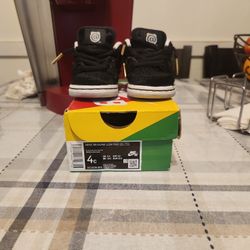 NIKE SB DUNK LOW PRO