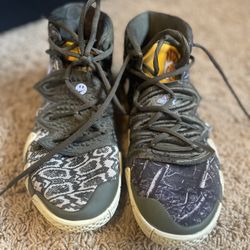 Men’s Size 8 Shoes- 2 Pair – Vans And Nike