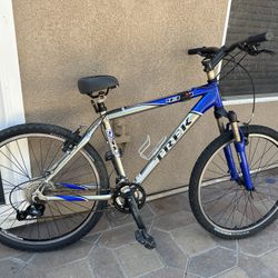 Trek 4300 Mountain Bike 26”
