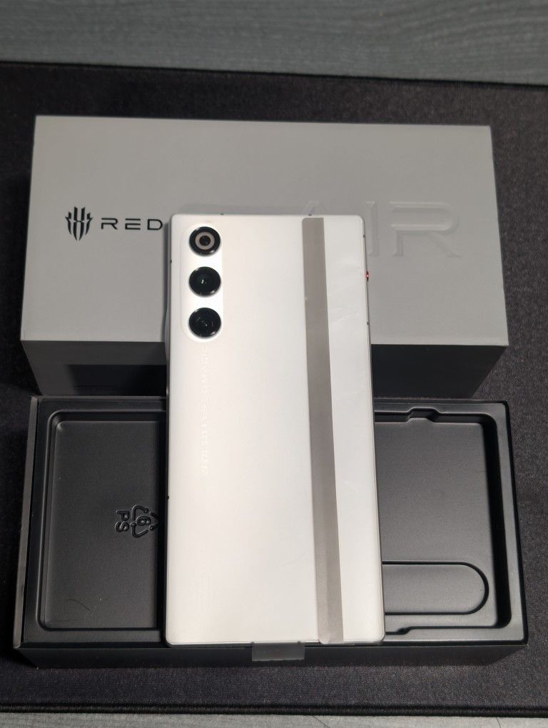 Red Magic 10 Air 250 GB/16 gb RAM