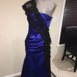 Beautiful navy blue couture gown dress size 4
