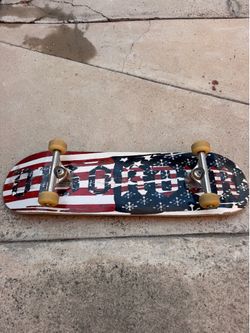 DISORDER SKATEBOARD WITH INDEPENDENT TRUCKS