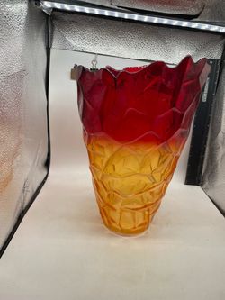 💥 REDUCED 💥 🍁Glass Vase w/Three-Dimensional Leaves 🍁 Like New
