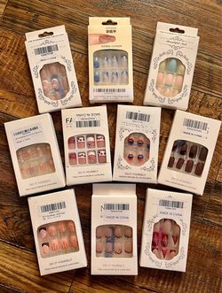 24 Piece Press on Nails, Short Medium Length, Square Shaped, Do It Youself At Home Manicure, Complete Kits with Jelly Glue Tabs, Reusable *NEW*