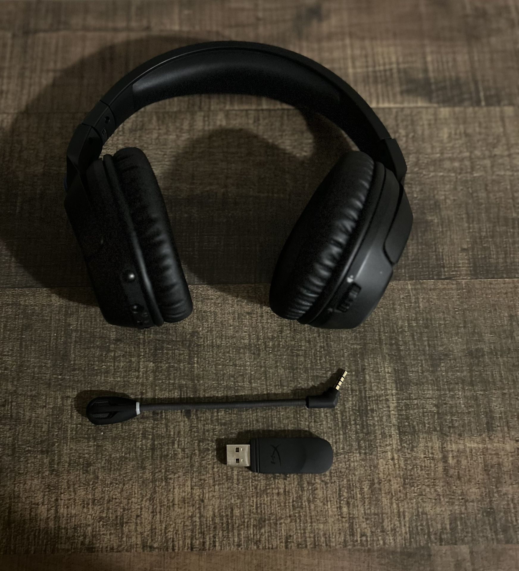 HyperX Gray HyperX Cloud Flight S Wireless Gaming Headset