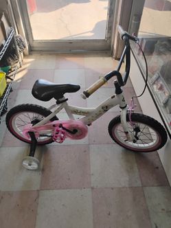 14-in Minnie mouse bike with training wheels