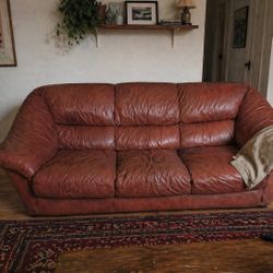 Brown Leather Couch – Comfortable, Clean, Ready to Go