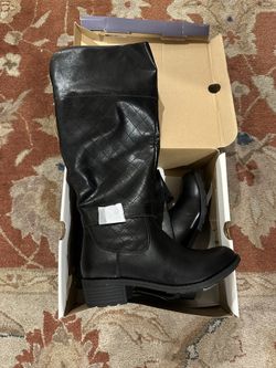 Girl’s Boots Brand New. Size 7. For $15