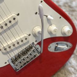 Silvertone Red-Strat Style-Electric Guitar