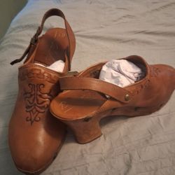 Pina Colada Slingback Leather Clogs Size 6 1/2