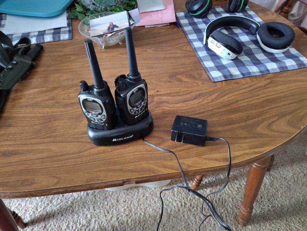 Walkie Talkies With Base And Charging Cord