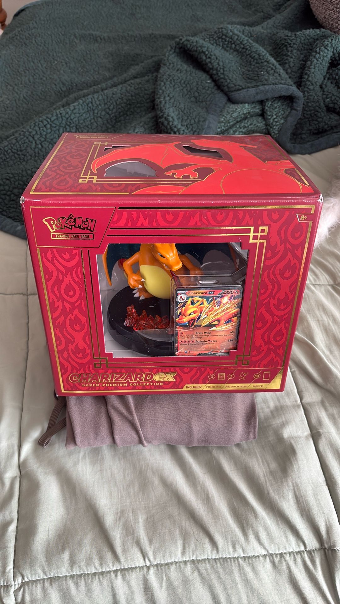 Pokemon Cards Charizard Super-Premium Collection Box