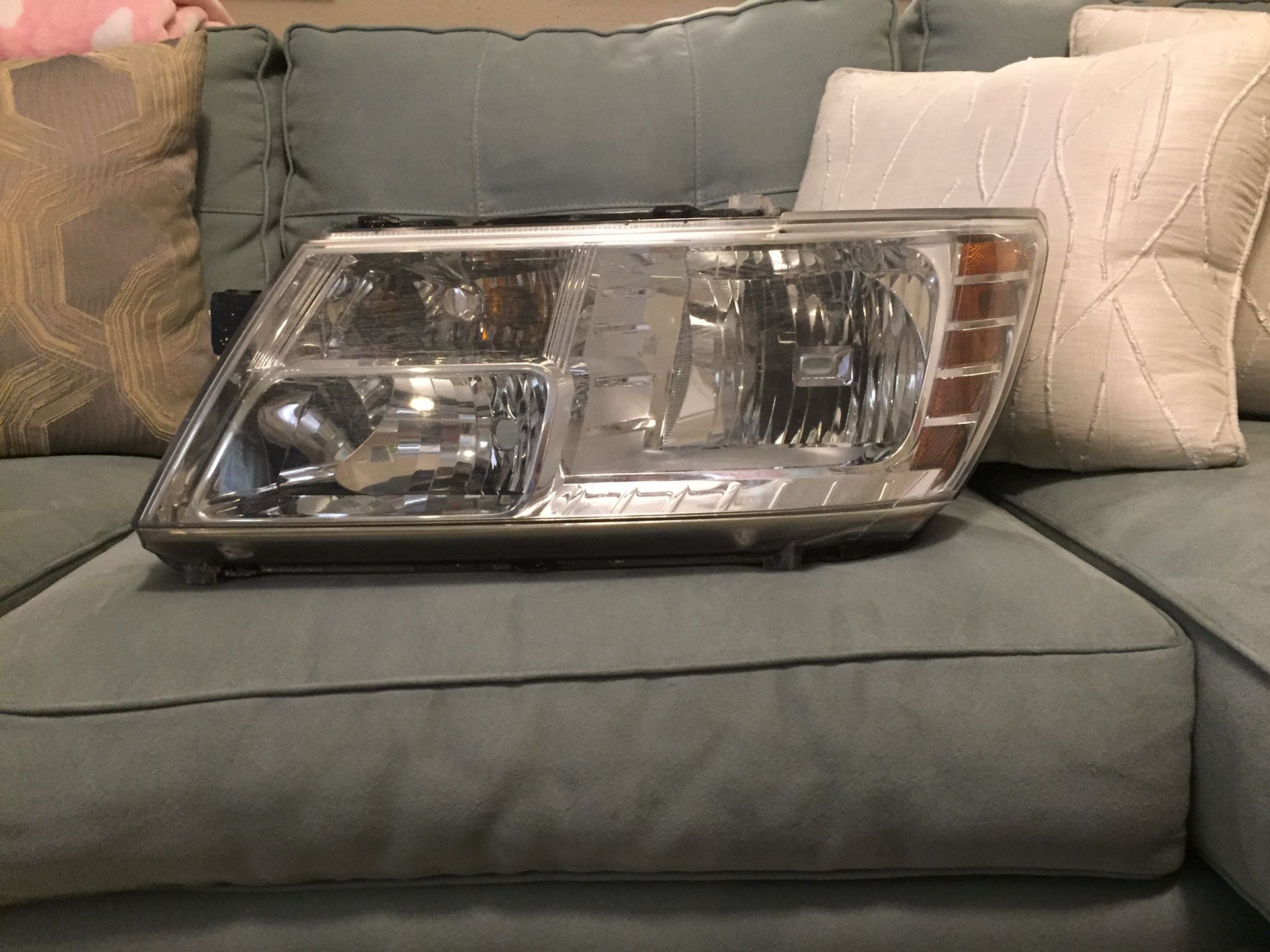 2009-2018 Dodge Journey Headlight (Driver Side) $60.00 OBO