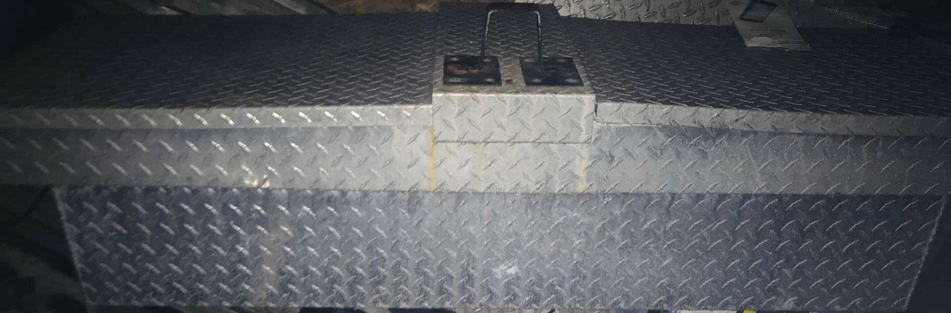 Standard truck diamond plate tool box51/10