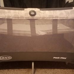 Graco Pack N Play  With Vibrating Sleeper And Changing Table 