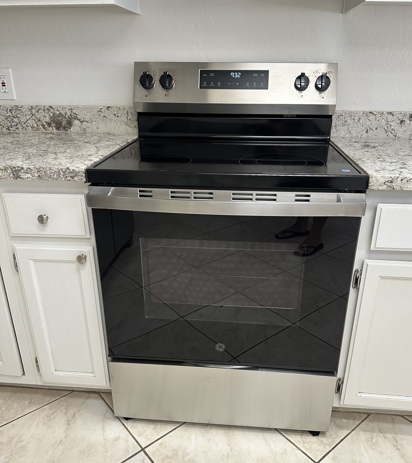 GE Electric Stove