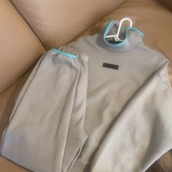 MENS FEAR OF GOD ESSENTIAL “SEAL” Sweatsuit ..SIZE SMALL