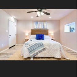 I am renting a room with a private bathroom, walking clóset access to kitchen, living room