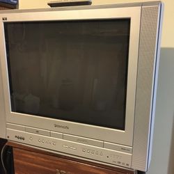 TV 27” DVD & VCR Player Built In