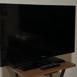 SAMSUNG 32 Inch TV with remote