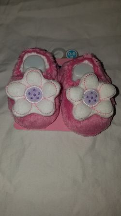 BNWT 0-6 girls slippers shoes slippers pink with flowers on toes