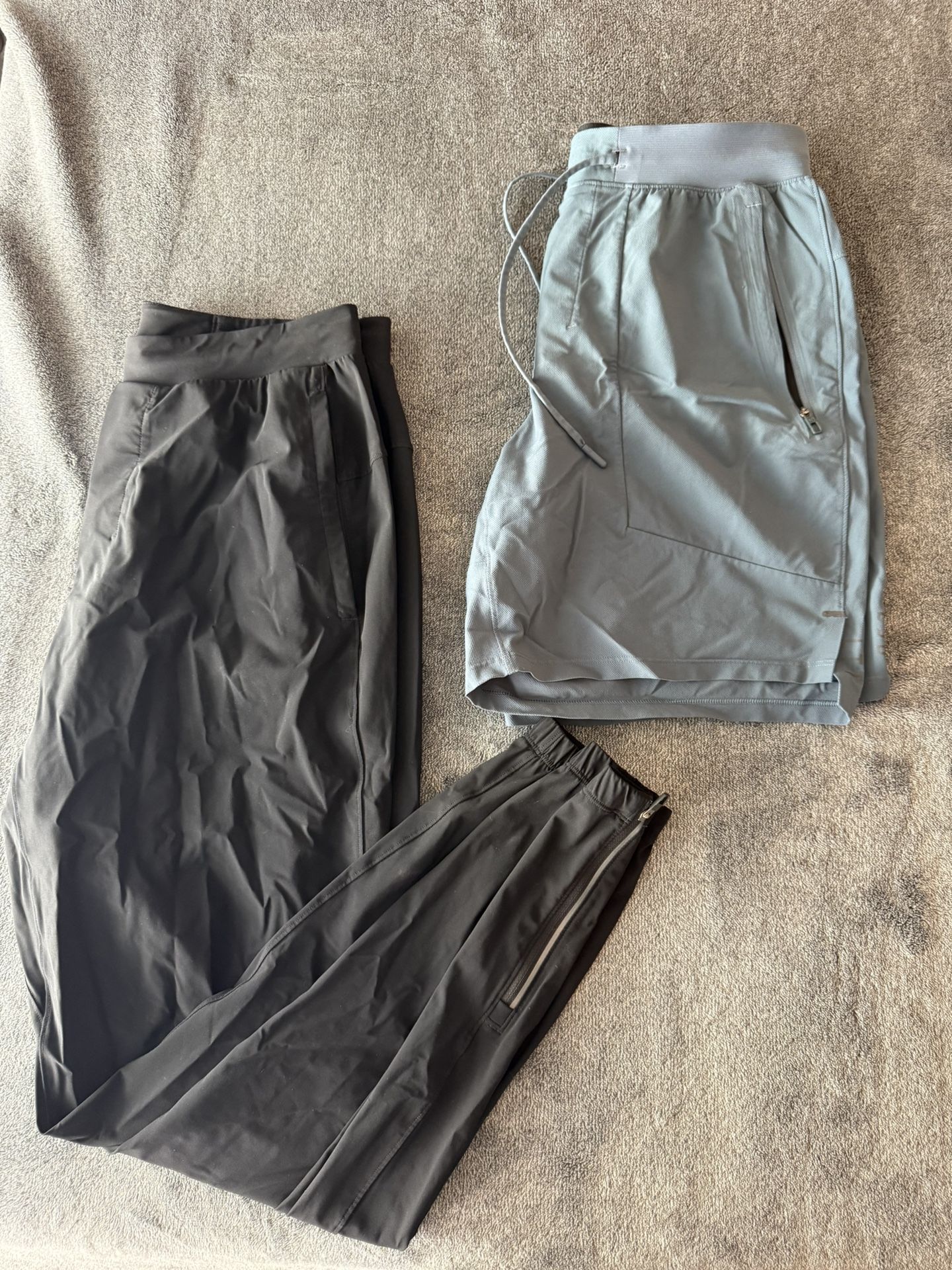 Lululemon Medium Jogger Pants & Shorts