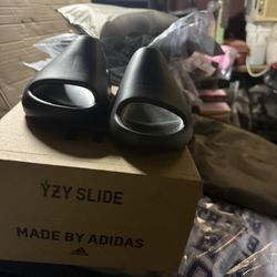 Yeezy Slides 