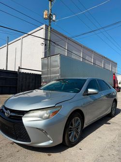 Toyota Camry SE Sedan Silver