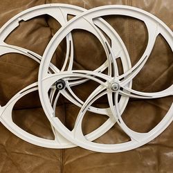 26” White Mag Bicycle Wheels – Pair