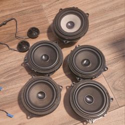 F30 Hi-fi Speaker